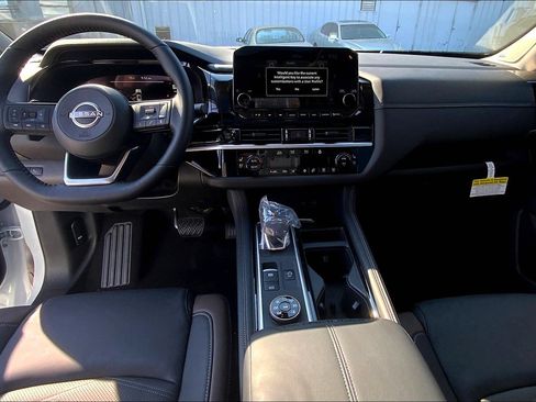 New 2025 Nissan Pathfinder Platinum w/ Cargo Package image 5