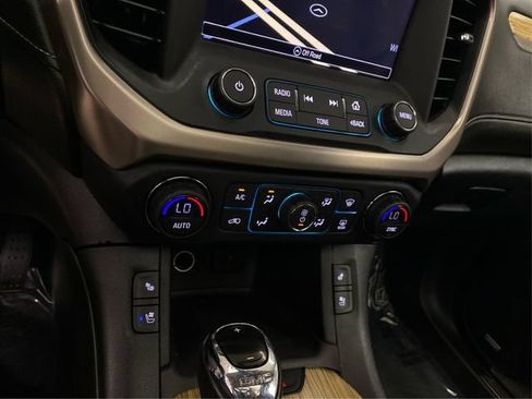 Used 2018 GMC Acadia Denali w/ Technology Package AWD/4WD image 33