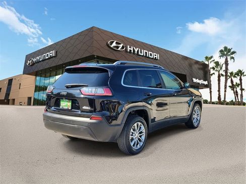 Used 2020 Jeep Cherokee Latitude Plus image 3