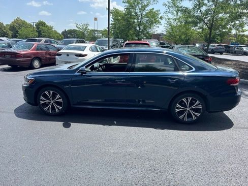 Used 2021 Volkswagen Passat 2.0T SE FWD image 8