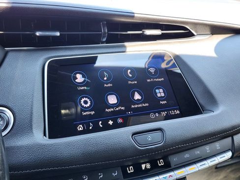 Used 2023 Cadillac XT4 Luxury w/ Cold Weather Package AWD/4WD image 19