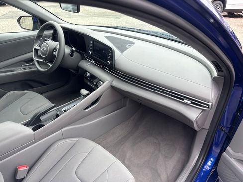 Certified 2022 Hyundai Elantra SEL FWD image 17