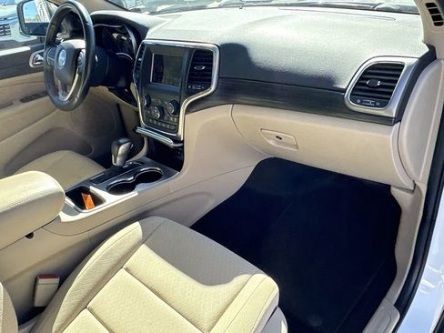 Used 2021 Jeep Grand Cherokee Laredo image 30