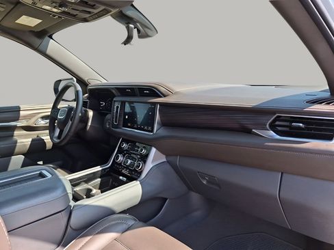 Used 2022 GMC Yukon Denali w/ Denali Ultimate Package image 14
