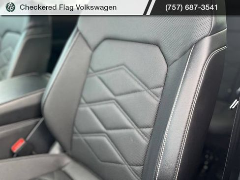 Used 2025 Volkswagen Atlas SE FWD image 20
