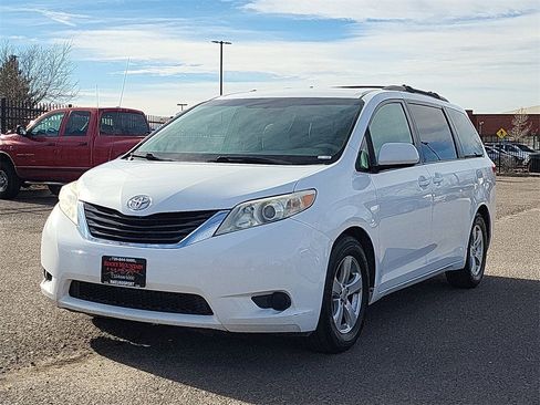 Used 2012 Toyota Sienna LE image 9