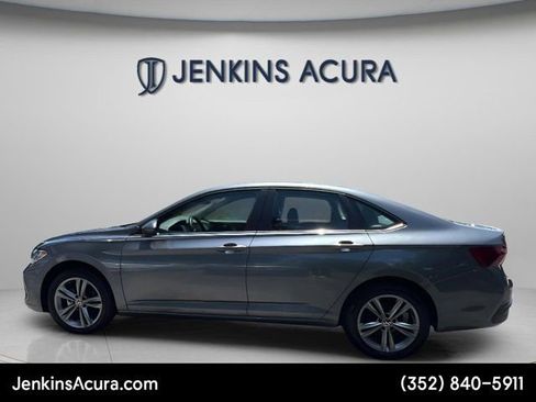 Used 2024 Volkswagen Jetta SE FWD image 5