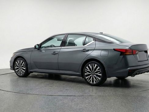 Used 2025 Nissan Altima 2.5 SV FWD image 6