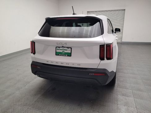 Used 2022 Kia Sorento LX FWD image 7