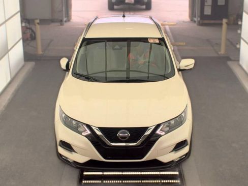 Used 2022 Nissan Rogue Sport SV w/ Technology Package AWD/4WD image 2