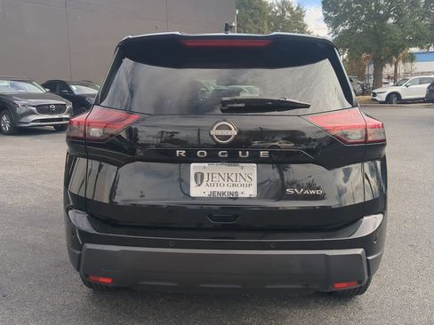 Used 2024 Nissan Rogue SV image 4