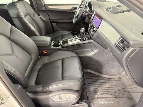 Certified 2026 Porsche Macan AWD/4WD image 30