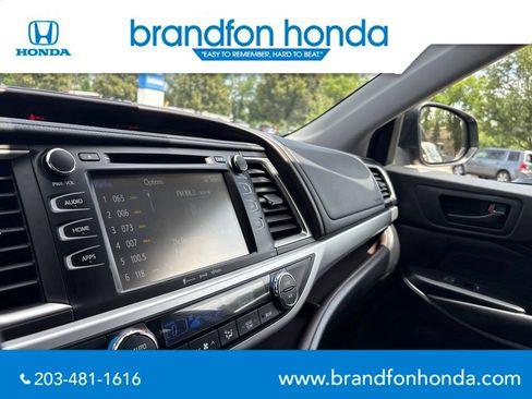 Used 2017 Toyota Highlander Plus AWD/4WD image 18
