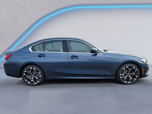 Used 2025 BMW 330i xDrive Sedan w/ Convenience Package image 2