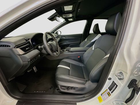 Used 2025 Toyota Camry SE w/ Multimedia Upgrade Package image 13