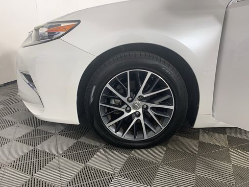 Used 2016 Lexus ES 350 w/ Premium Package w/Wood Trim image 11