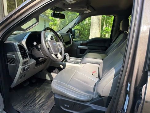 Used 2019 Ford F150 Lariat image 8