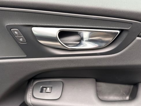 Used 2025 Volvo XC60 B5 Core w/ Protection Package Premier image 19
