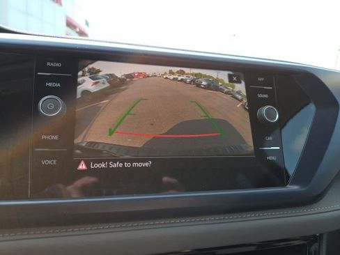 Used 2024 Volkswagen Taos SE image 15