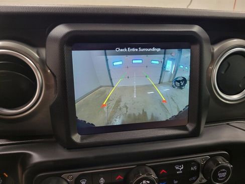 Used 2022 Jeep Wrangler Unlimited Sahara w/ Cold Weather Group AWD/4WD image 44