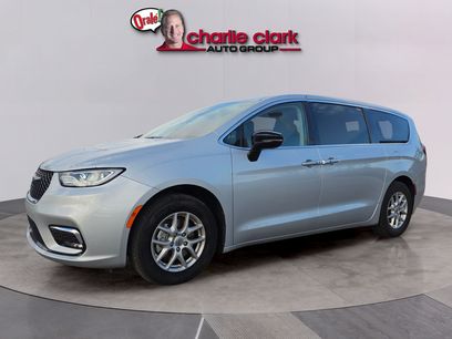 Used 2024 Chrysler Pacifica Touring-L
