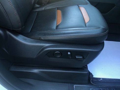 Used 2025 GMC Sierra 2500 AT4 w/ AT4 Premium Plus Package image 30