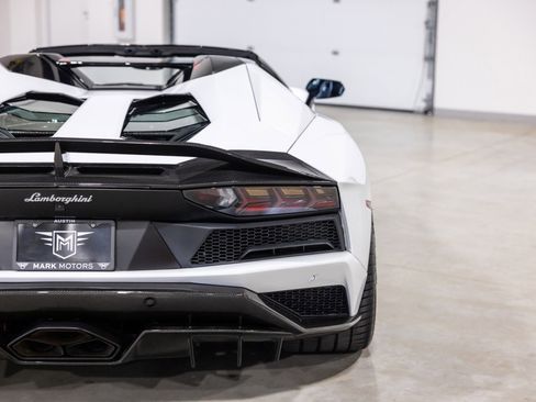 Used 2019 Lamborghini Aventador S image 14