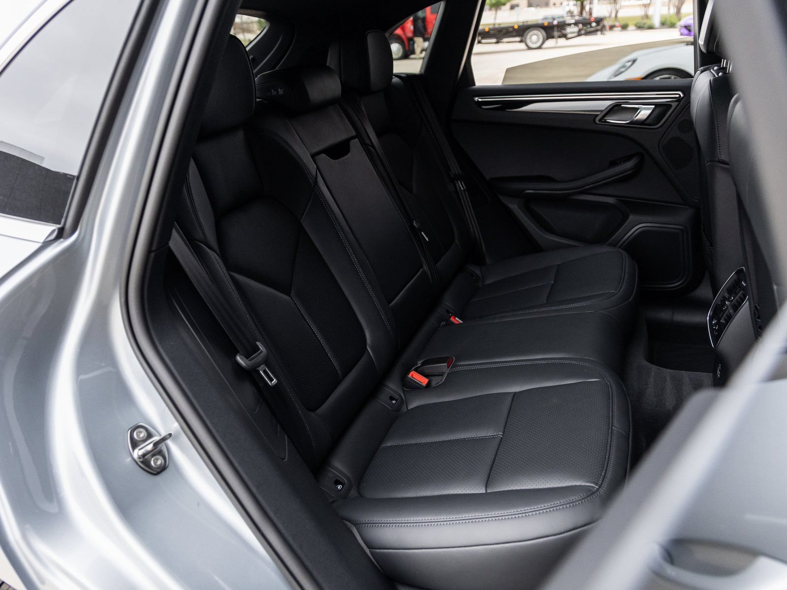 Certified 2026 Porsche Macan AWD/4WD image 37
