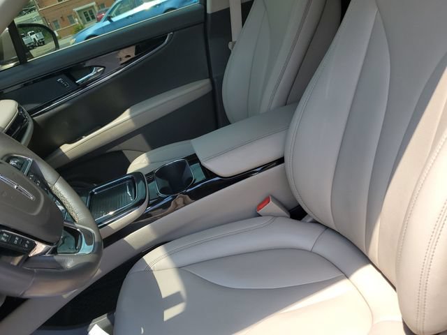 Used 2022 Lincoln Nautilus FWD w/ Premium Package image 16