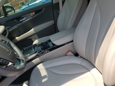 Used 2022 Lincoln Nautilus FWD w/ Premium Package image 16