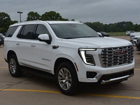 Used 2025 GMC Yukon Denali RWD image 3
