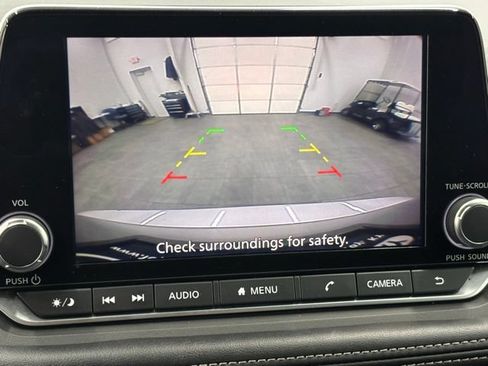 Used 2024 Nissan Rogue S FWD image 24