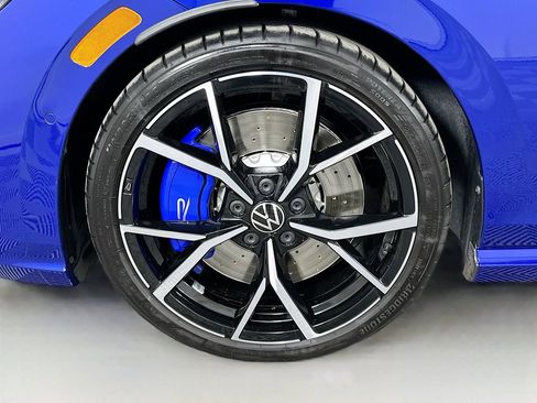Used 2024 Volkswagen Golf R image 32
