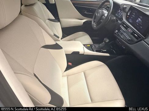 Used 2025 Lexus ES 300h w/ Premium Package FWD image 12