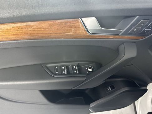 Used 2023 Audi Q5 2.0T Premium w/ Convenience Package image 27