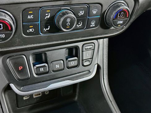 Used 2020 GMC Terrain SLE w/ Driver Convenience Package FWD image 25