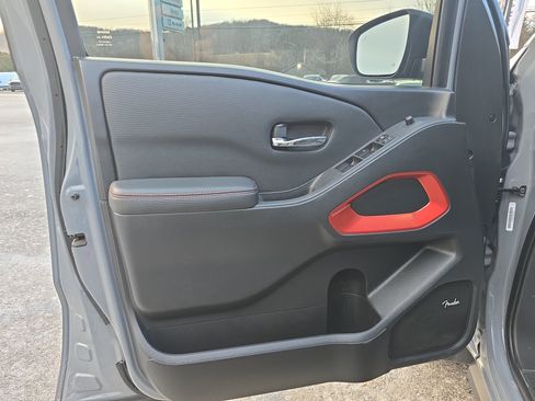 Used 2023 Nissan Frontier PRO-4X w/ Pro-4X Premium Package image 17