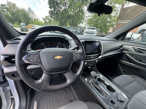 Used 2022 Chevrolet Traverse LT w/ LPO, Floor Liner Package image 11