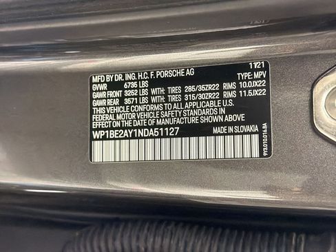 Certified 2022 Porsche Cayenne E-Hybrid Coupe AWD/4WD image 21