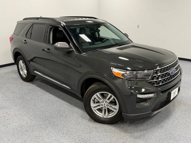Used 2023 Ford Explorer XLT w/ Equipment Group 202A AWD/4WD image 33