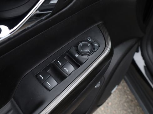 Used 2023 GMC Acadia SLT image 27