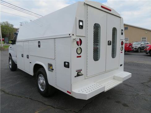Used 2016 Ford E-350 and Econoline 350 Super Duty image 2