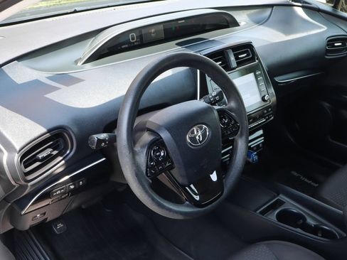 Used 2020 Toyota Prius LE FWD image 21