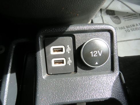 Used 2019 Ford Transit Connect XLT image 18