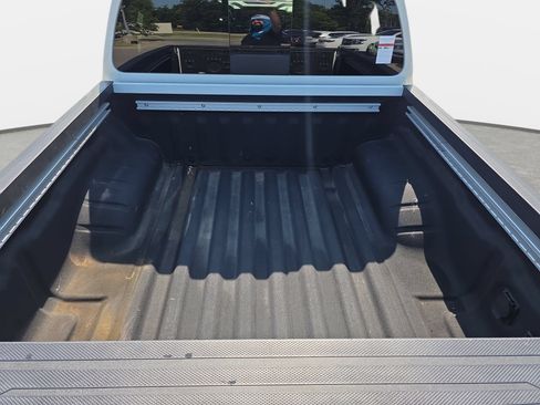 Used 2024 Nissan Frontier SV w/ SV Convenience Package RWD image 12