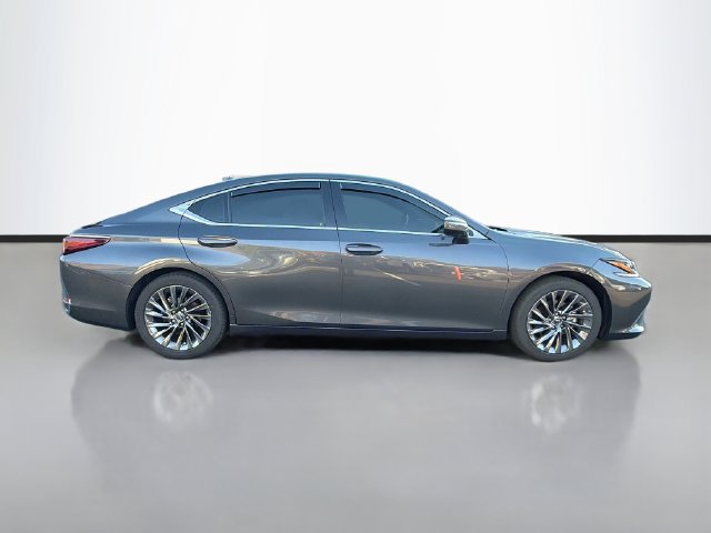 Used 2025 Lexus ES 300h Ultra Luxury w/ Accessory Package (Z2) FWD image 8