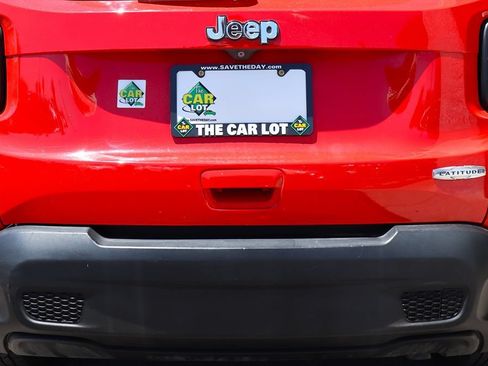 Used 2018 Jeep Renegade Latitude FWD image 21