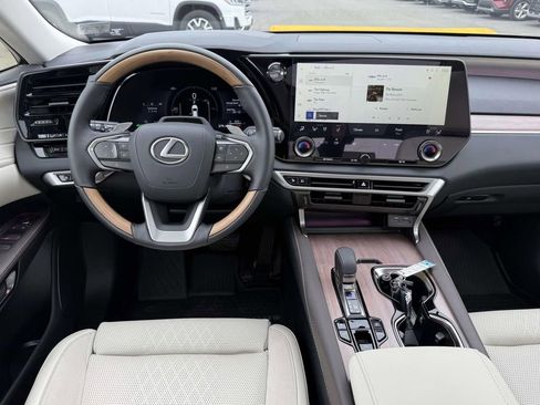 Used 2025 Lexus RX 450h Luxury w/ Convenience Package image 8