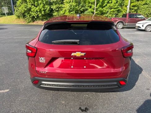 Used 2025 Chevrolet Trax LS FWD image 5