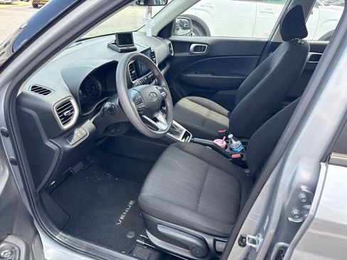 Used 2021 Hyundai Venue SE FWD image 5